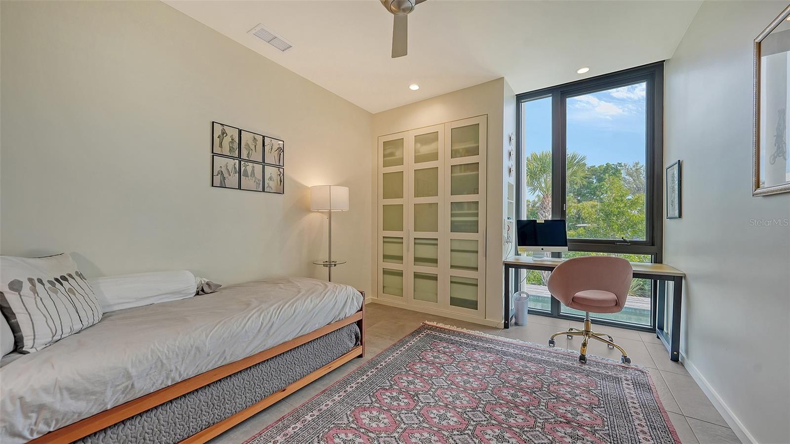 COUNTRY CLUB SHORES - Residential