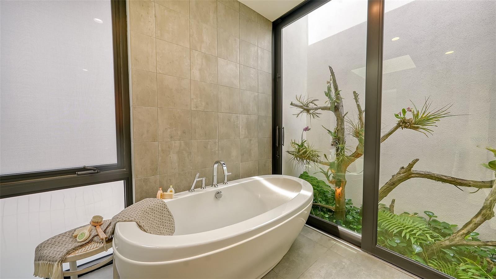 COUNTRY CLUB SHORES - Residential