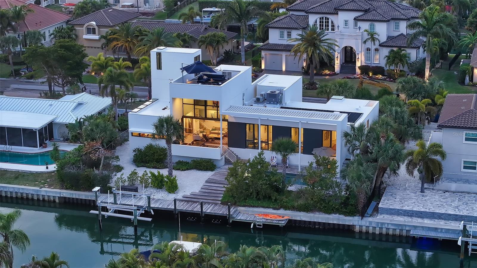 COUNTRY CLUB SHORES - Residential