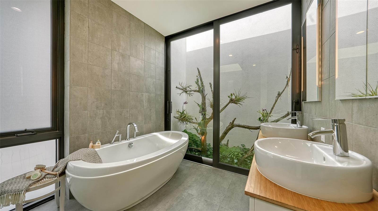 COUNTRY CLUB SHORES - Residential