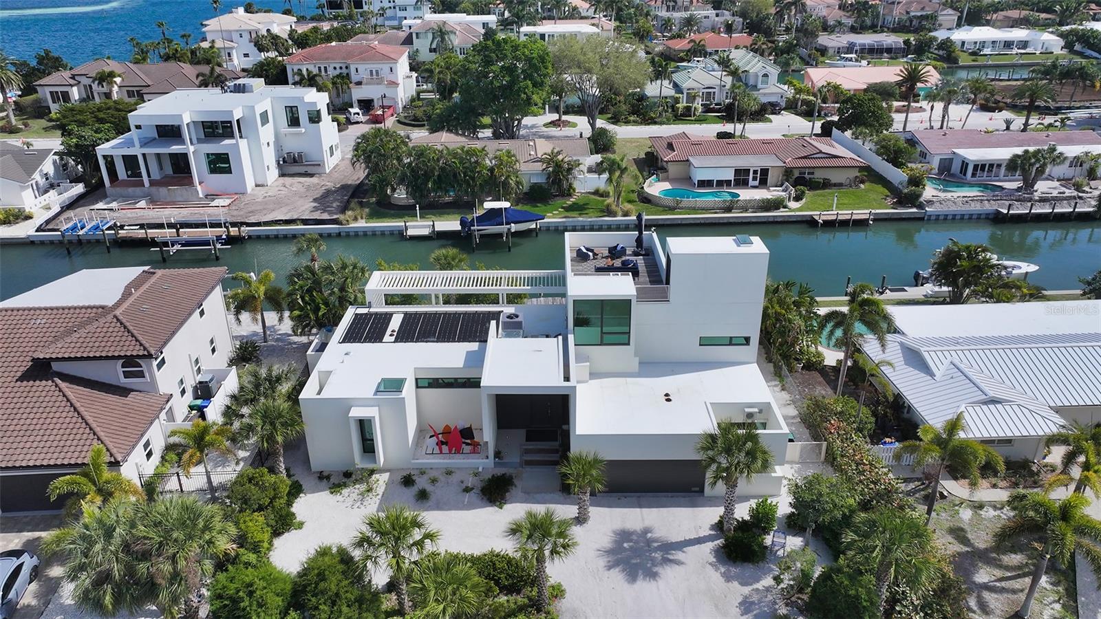 COUNTRY CLUB SHORES - Residential