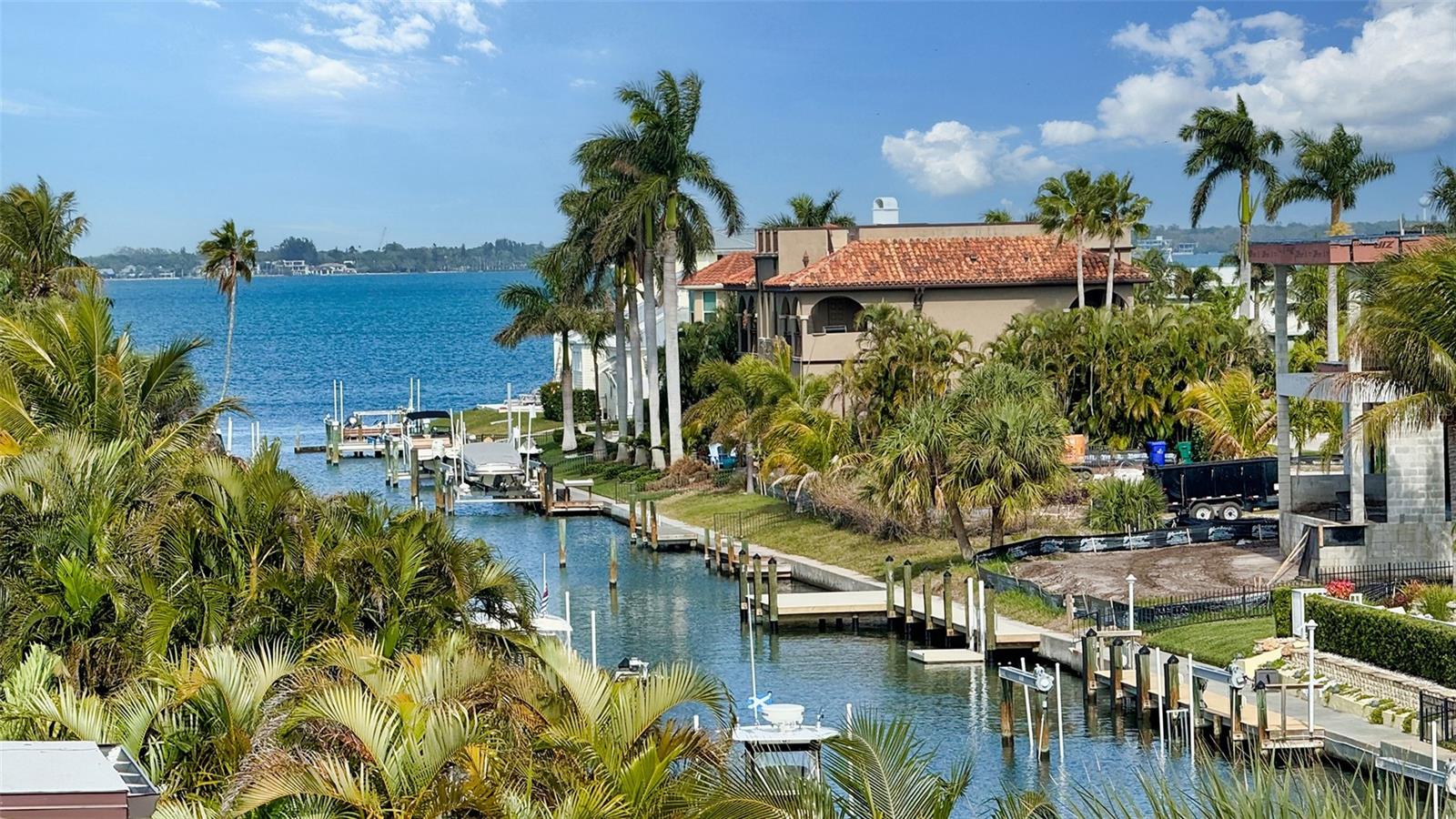 COUNTRY CLUB SHORES - Residential