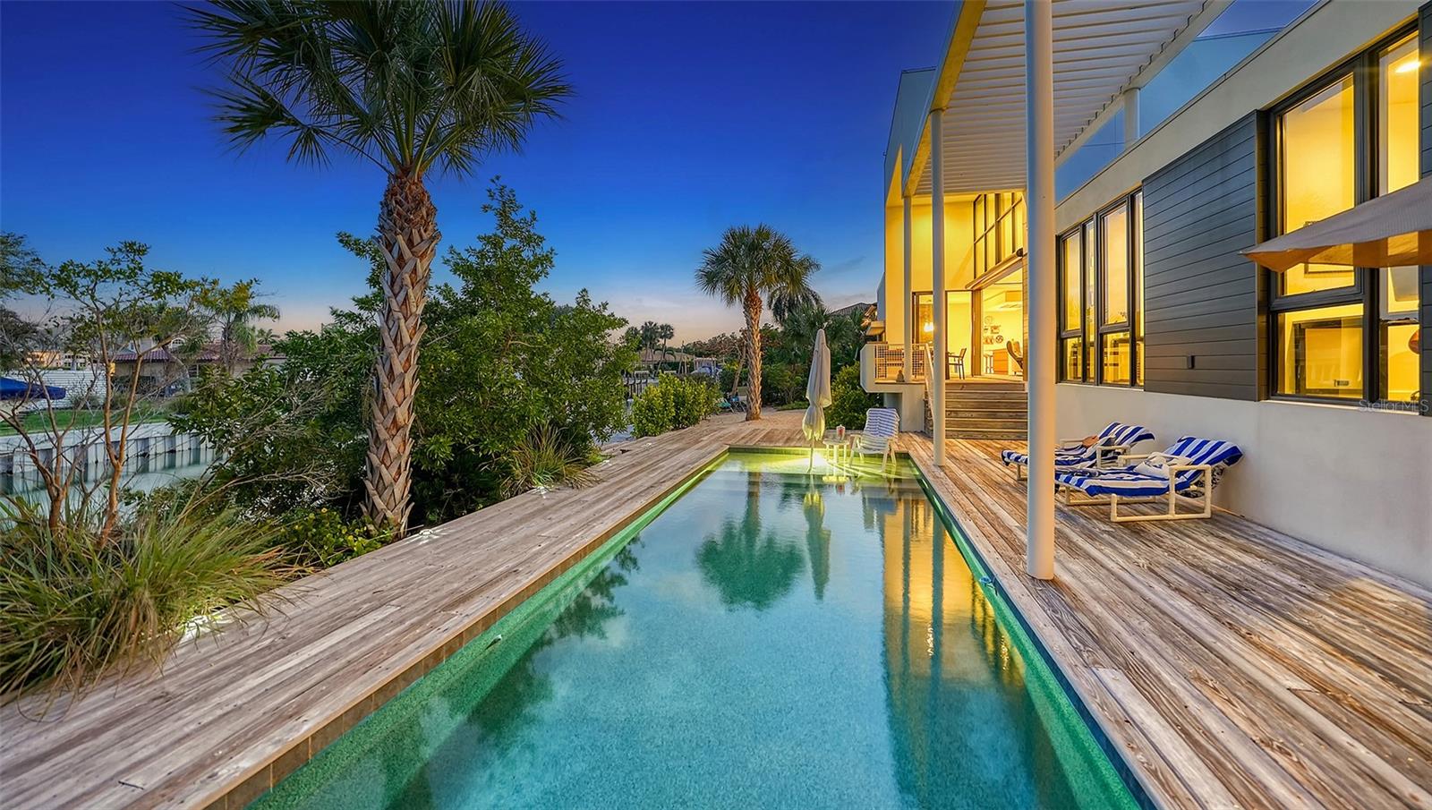 COUNTRY CLUB SHORES - Residential