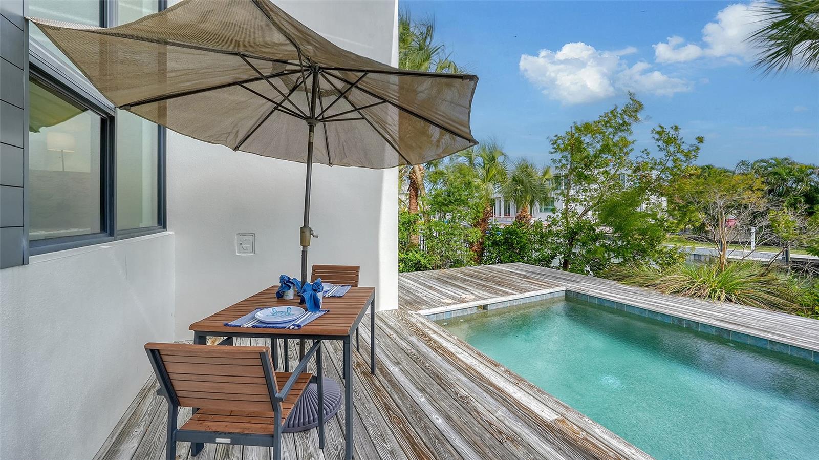 COUNTRY CLUB SHORES - Residential