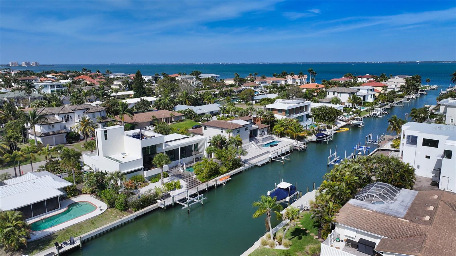 COUNTRY CLUB SHORES - Residential