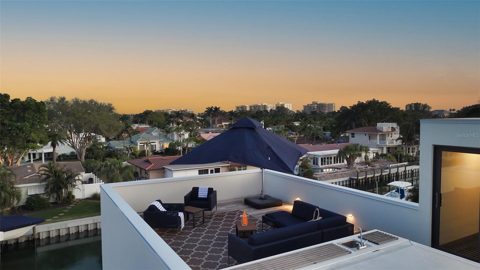 COUNTRY CLUB SHORES - Residential