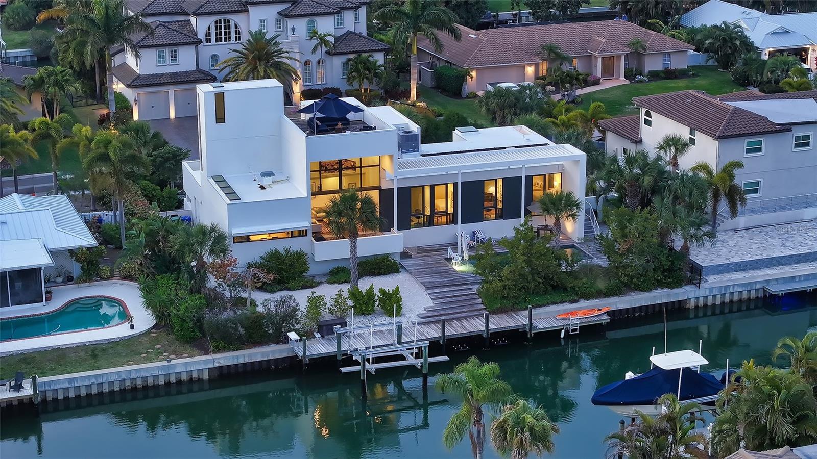 COUNTRY CLUB SHORES - Residential