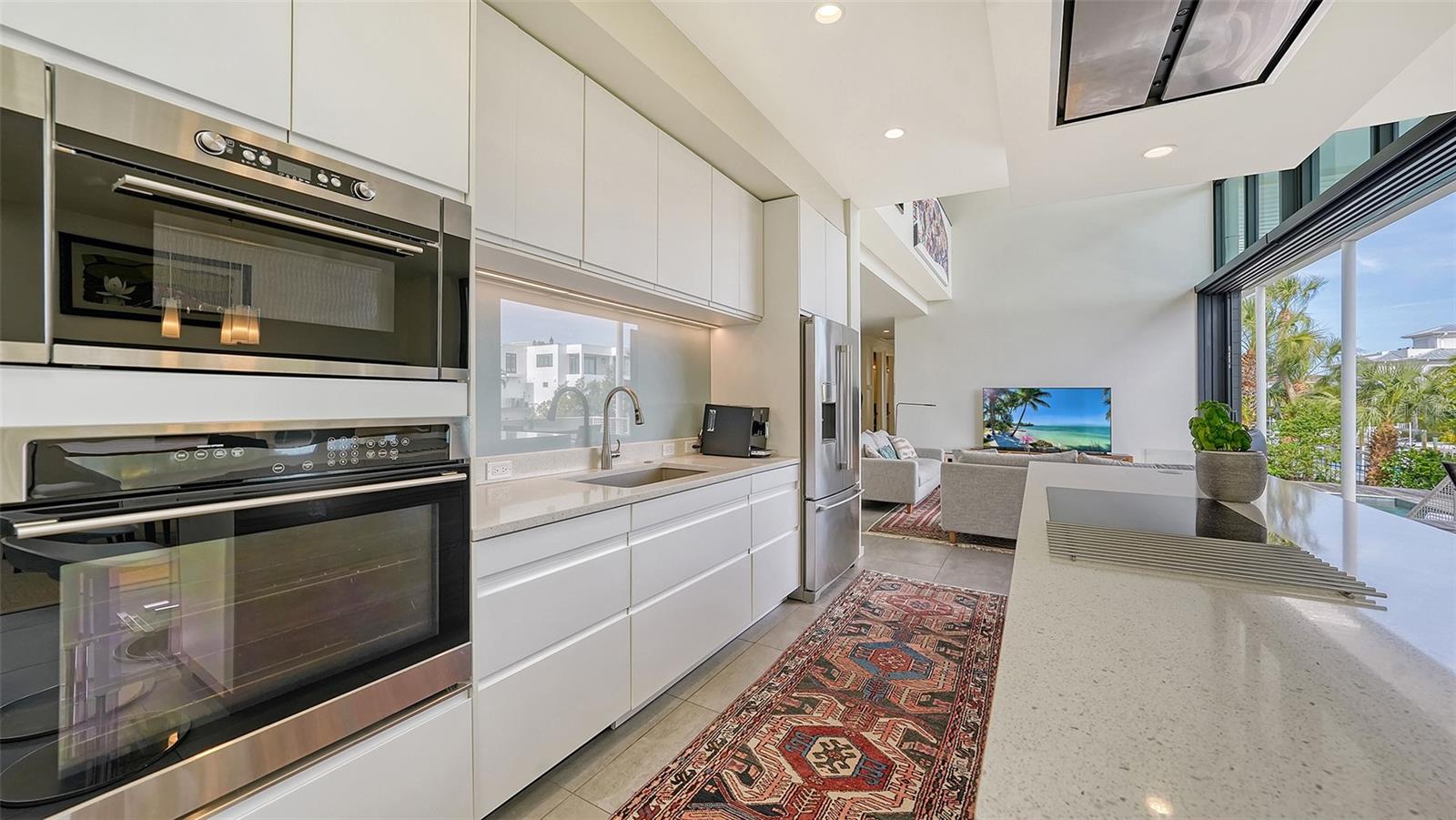 COUNTRY CLUB SHORES - Residential