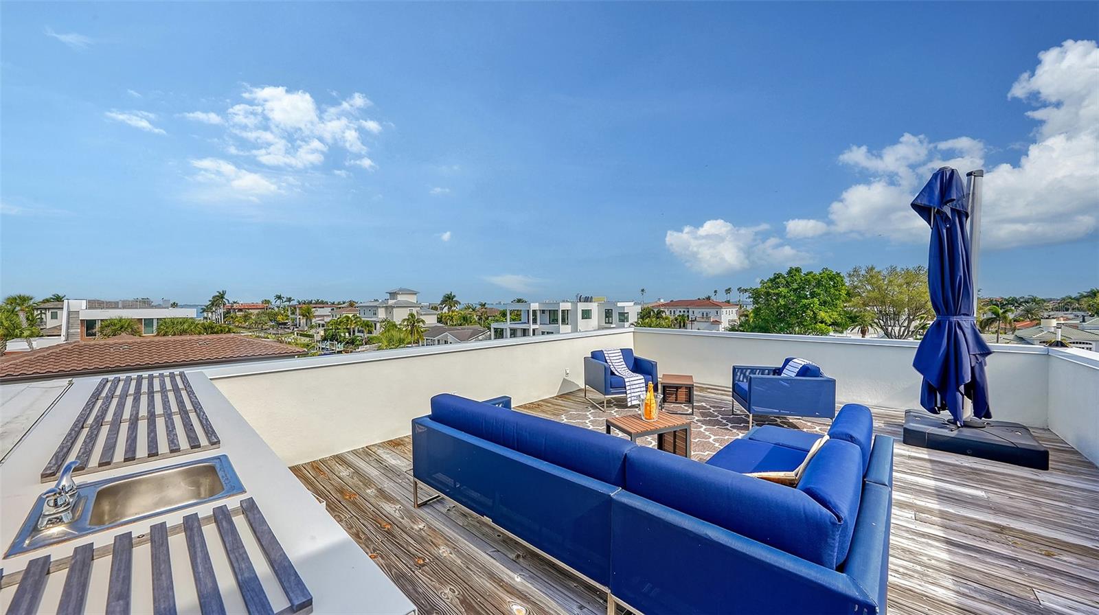 COUNTRY CLUB SHORES - Residential