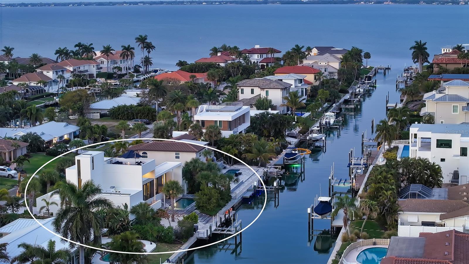 COUNTRY CLUB SHORES - Residential