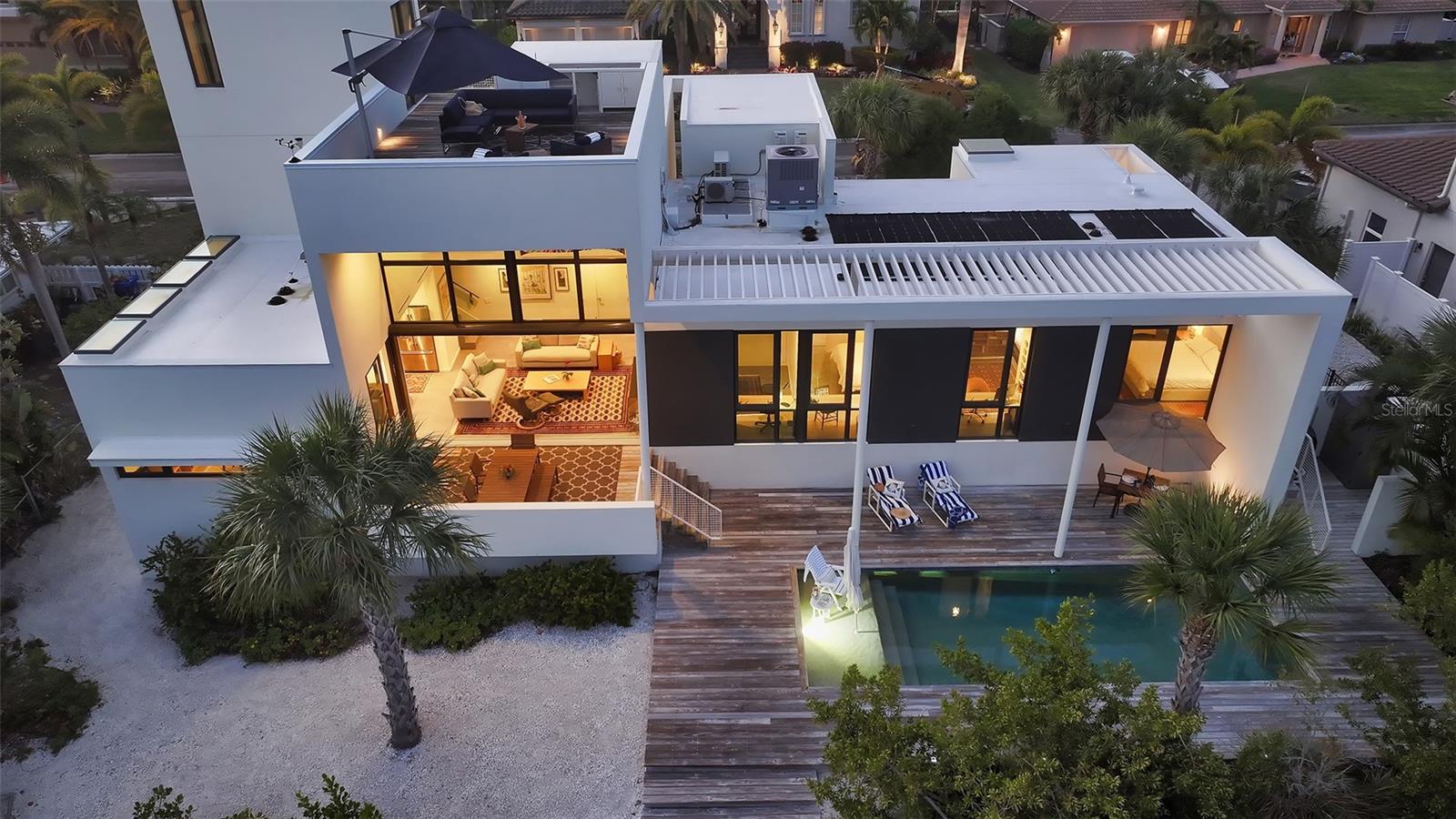 COUNTRY CLUB SHORES - Residential