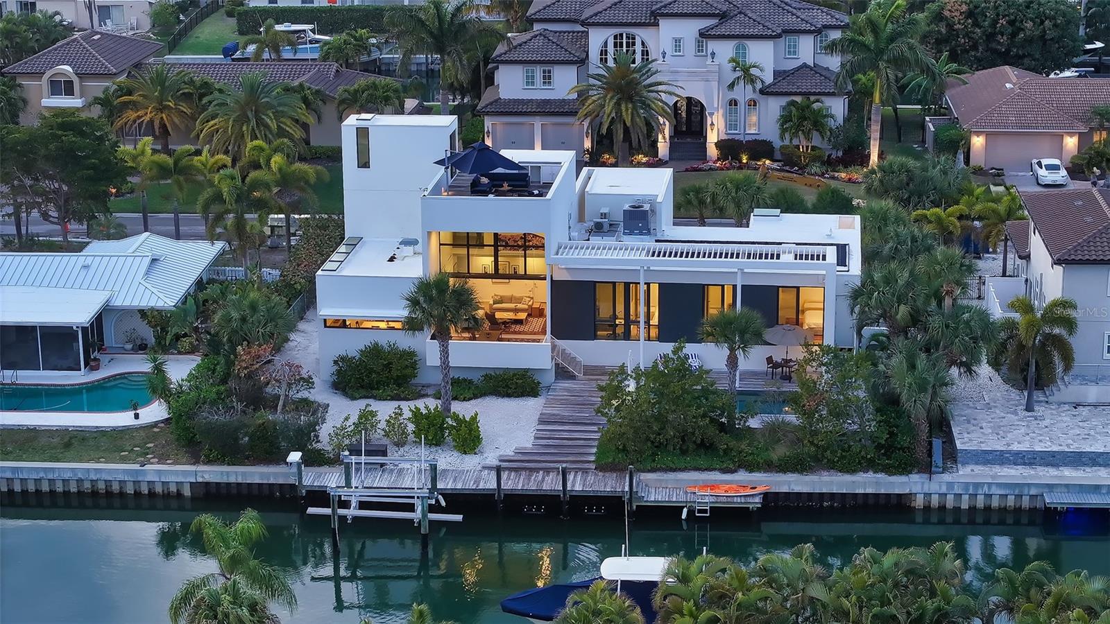 COUNTRY CLUB SHORES - Residential