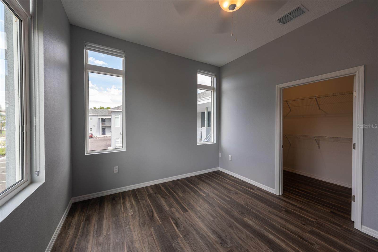 SUNSET PARK - Residential Income