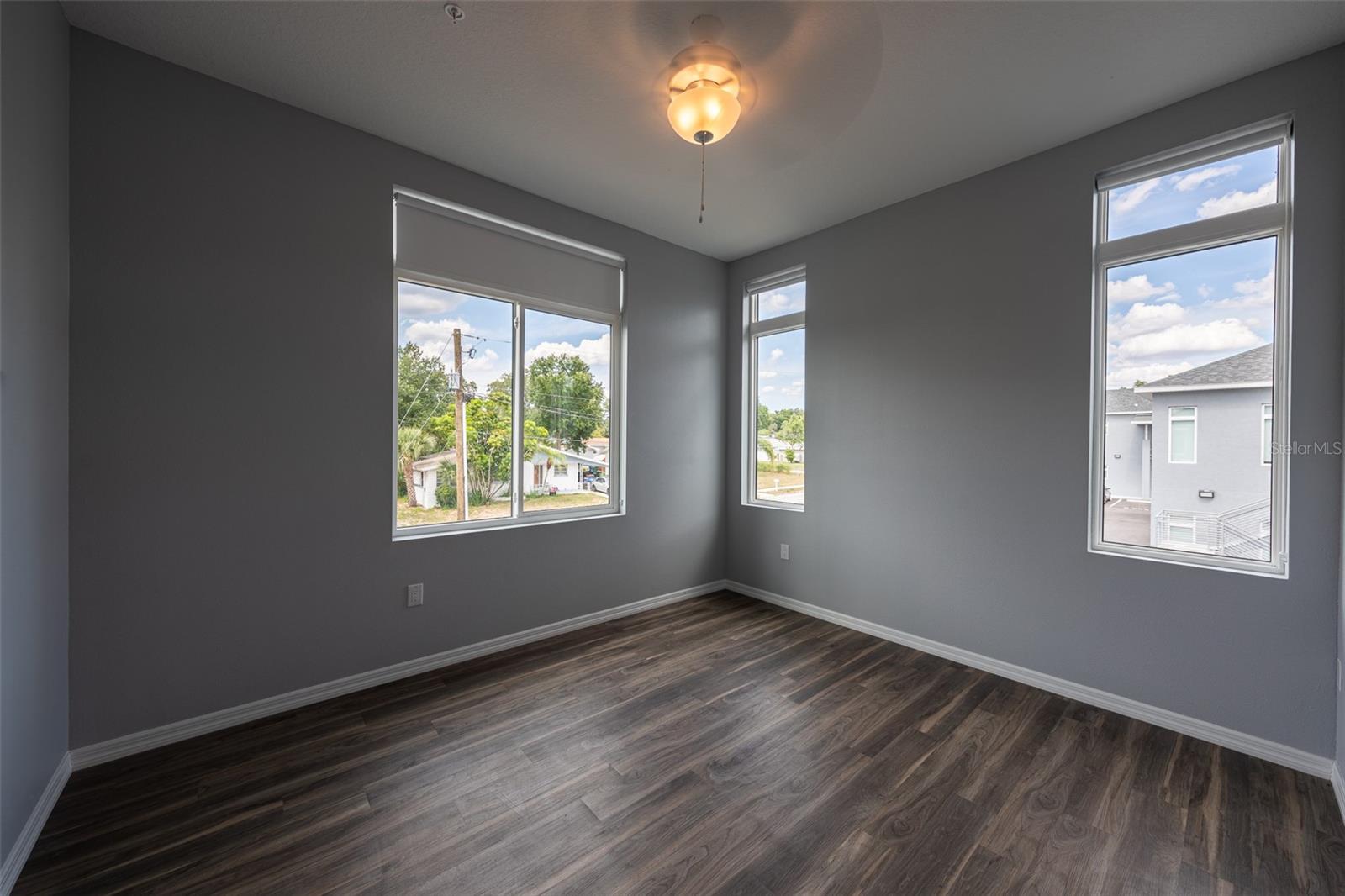 SUNSET PARK - Residential Income