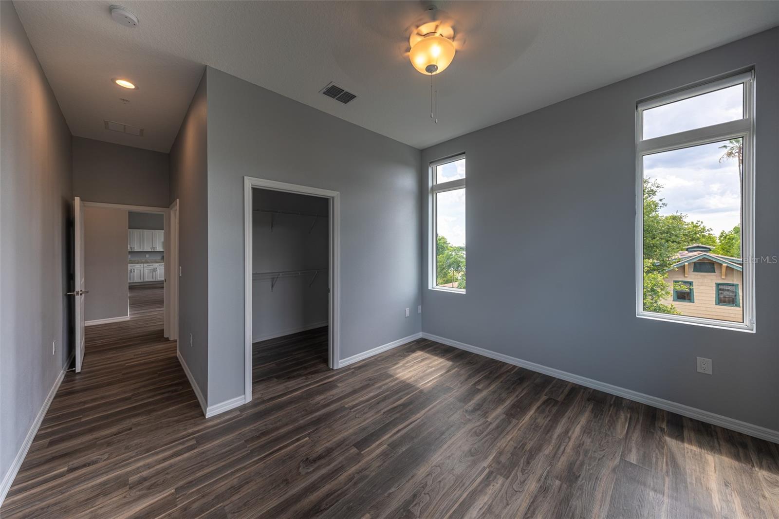 SUNSET PARK - Residential Income