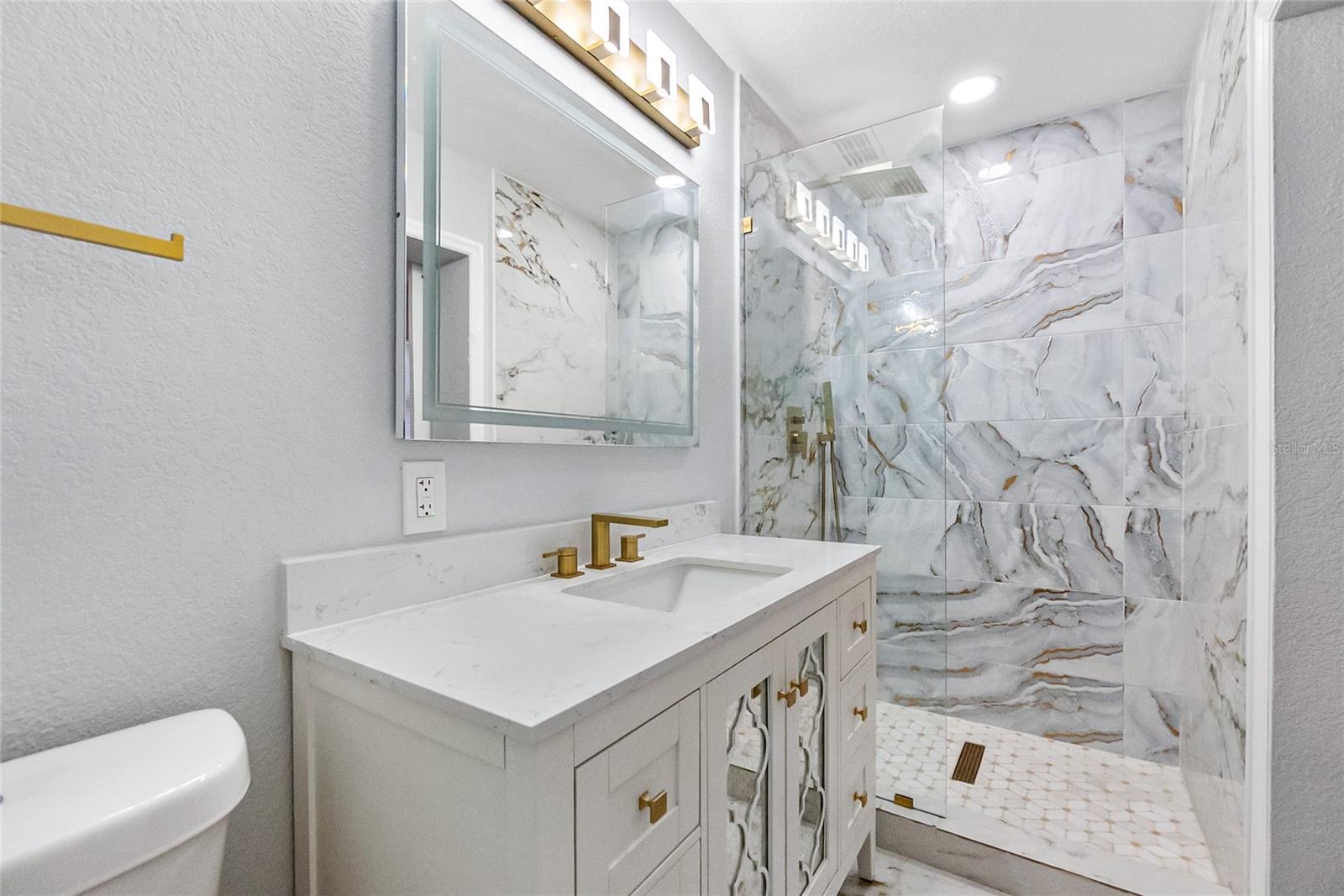 RIDGEWOOD LAKES - Residential