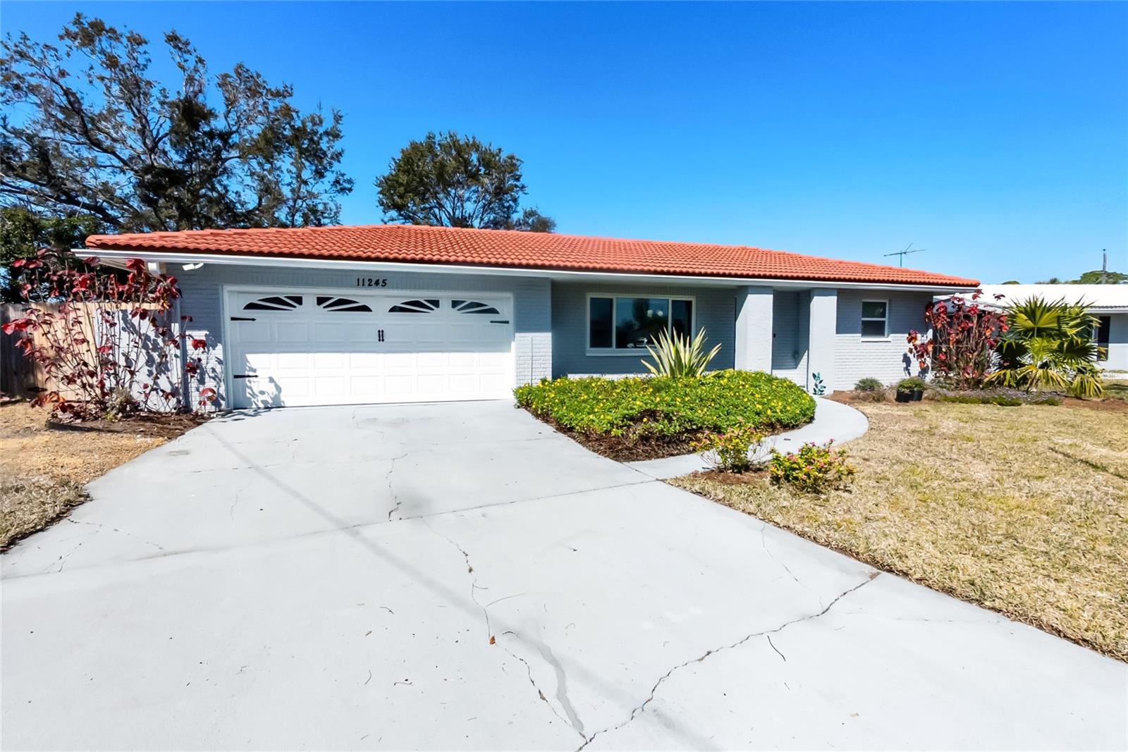 RIDGEWOOD LAKES - Residential