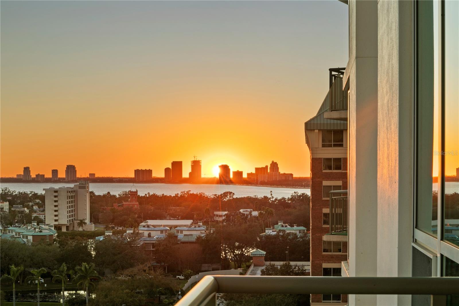 450 KNIGHTS RUN AVENUE 1102