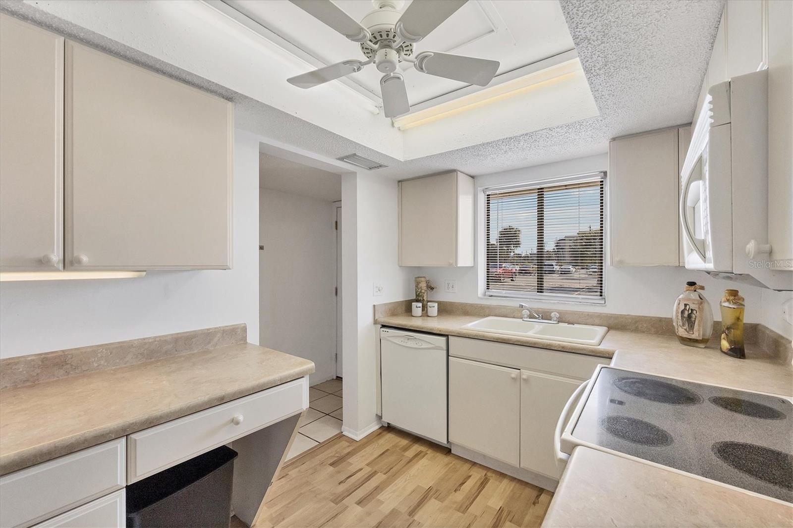 BAYSHORE ON THE LAKE APTS II SEC 3 - Residential