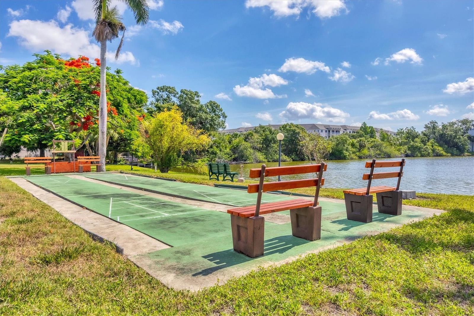 BAYSHORE ON THE LAKE APTS II SEC 3 - Residential