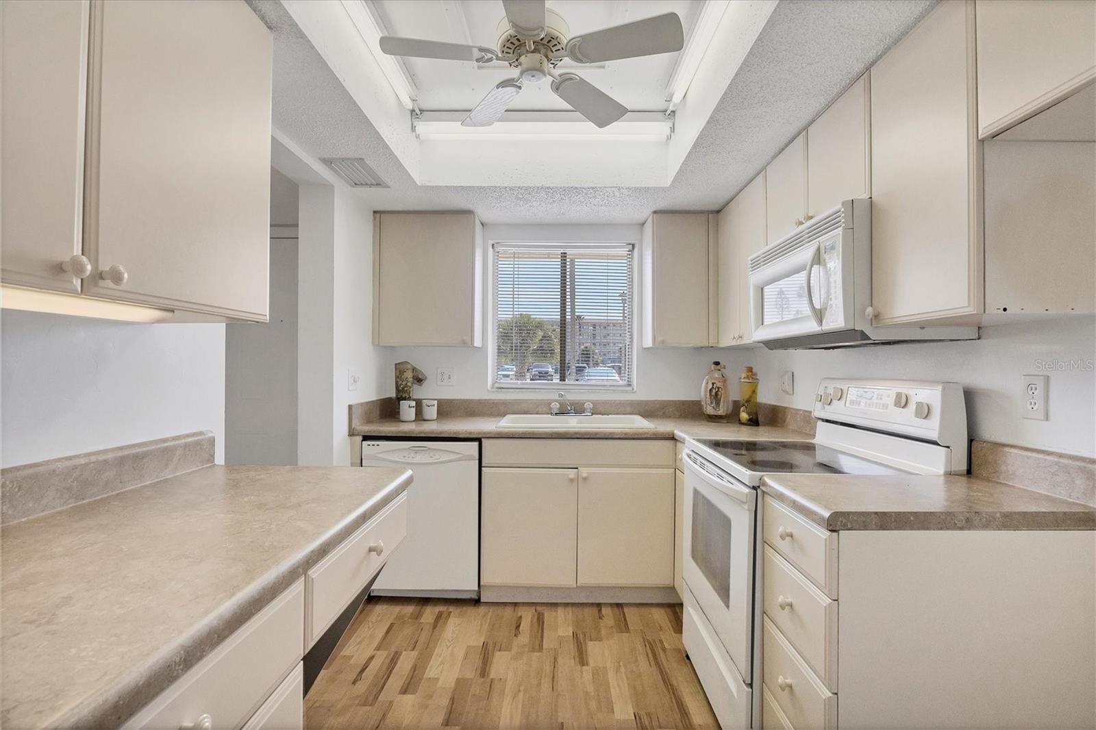 BAYSHORE ON THE LAKE APTS II SEC 3 - Residential