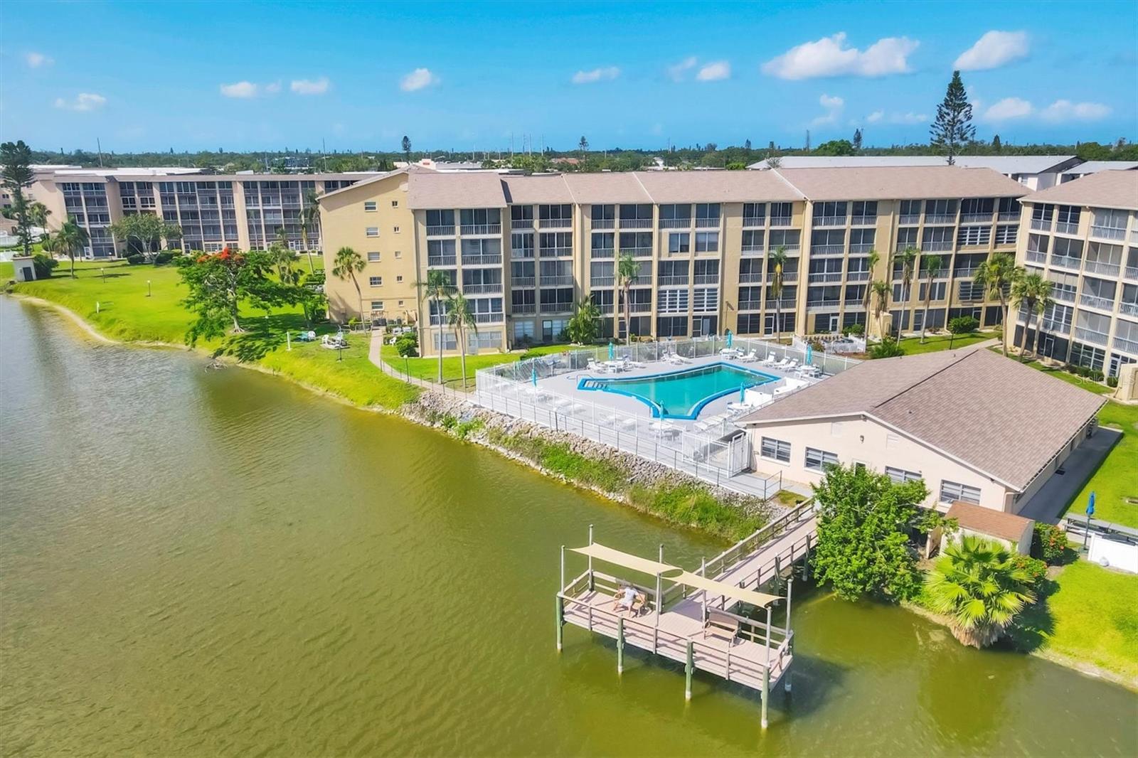 BAYSHORE ON THE LAKE APTS II SEC 3 - Residential