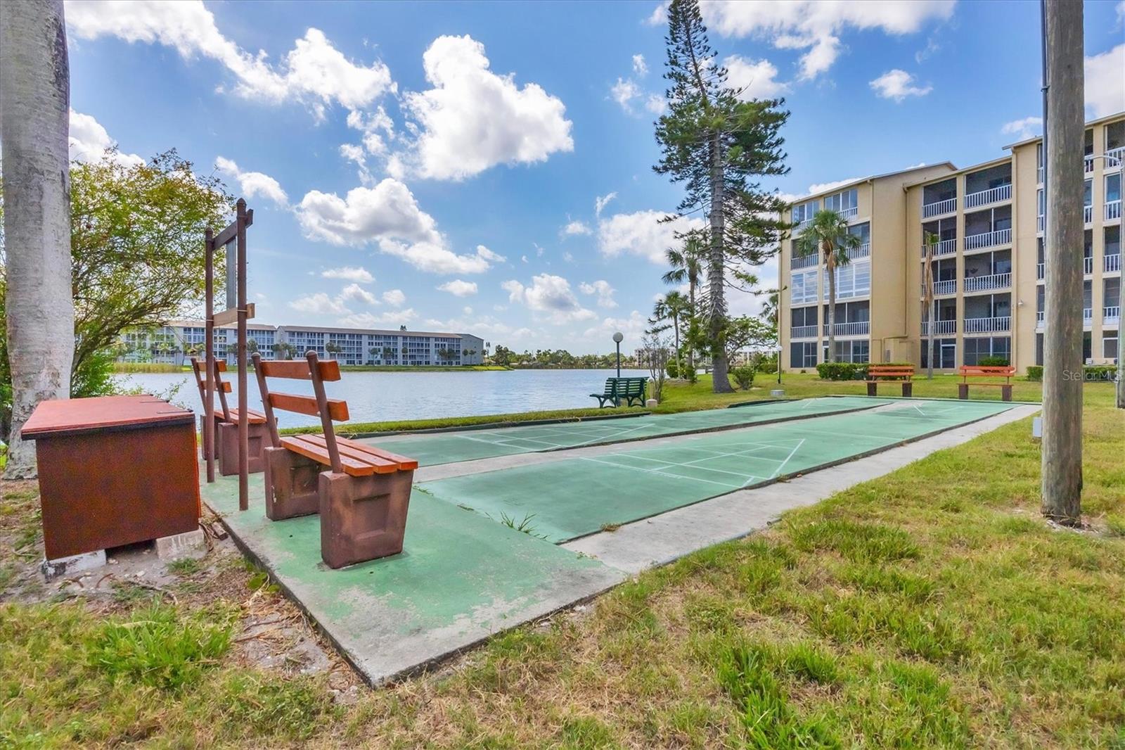 BAYSHORE ON THE LAKE APTS II SEC 3 - Residential