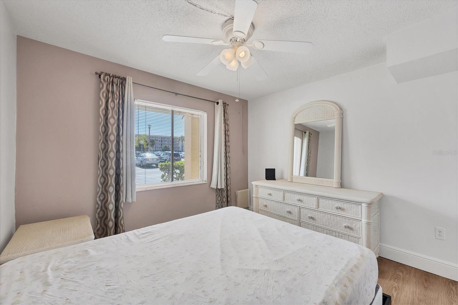 BAYSHORE ON THE LAKE APTS II SEC 3 - Residential