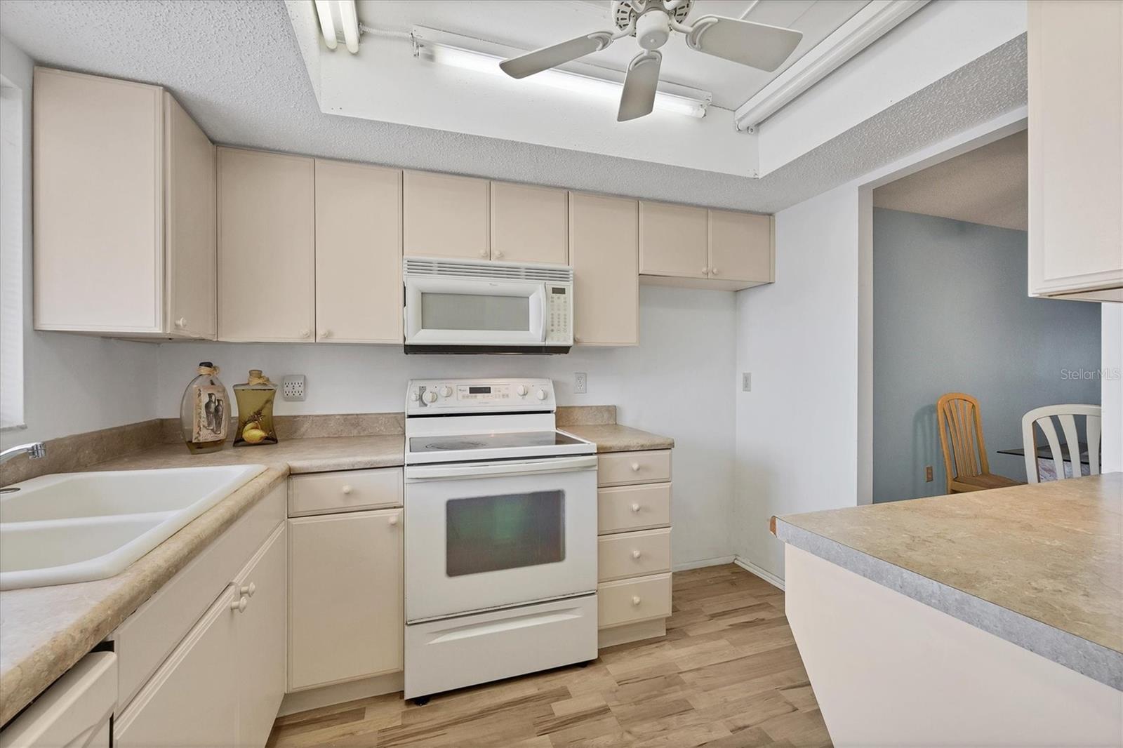 BAYSHORE ON THE LAKE APTS II SEC 3 - Residential