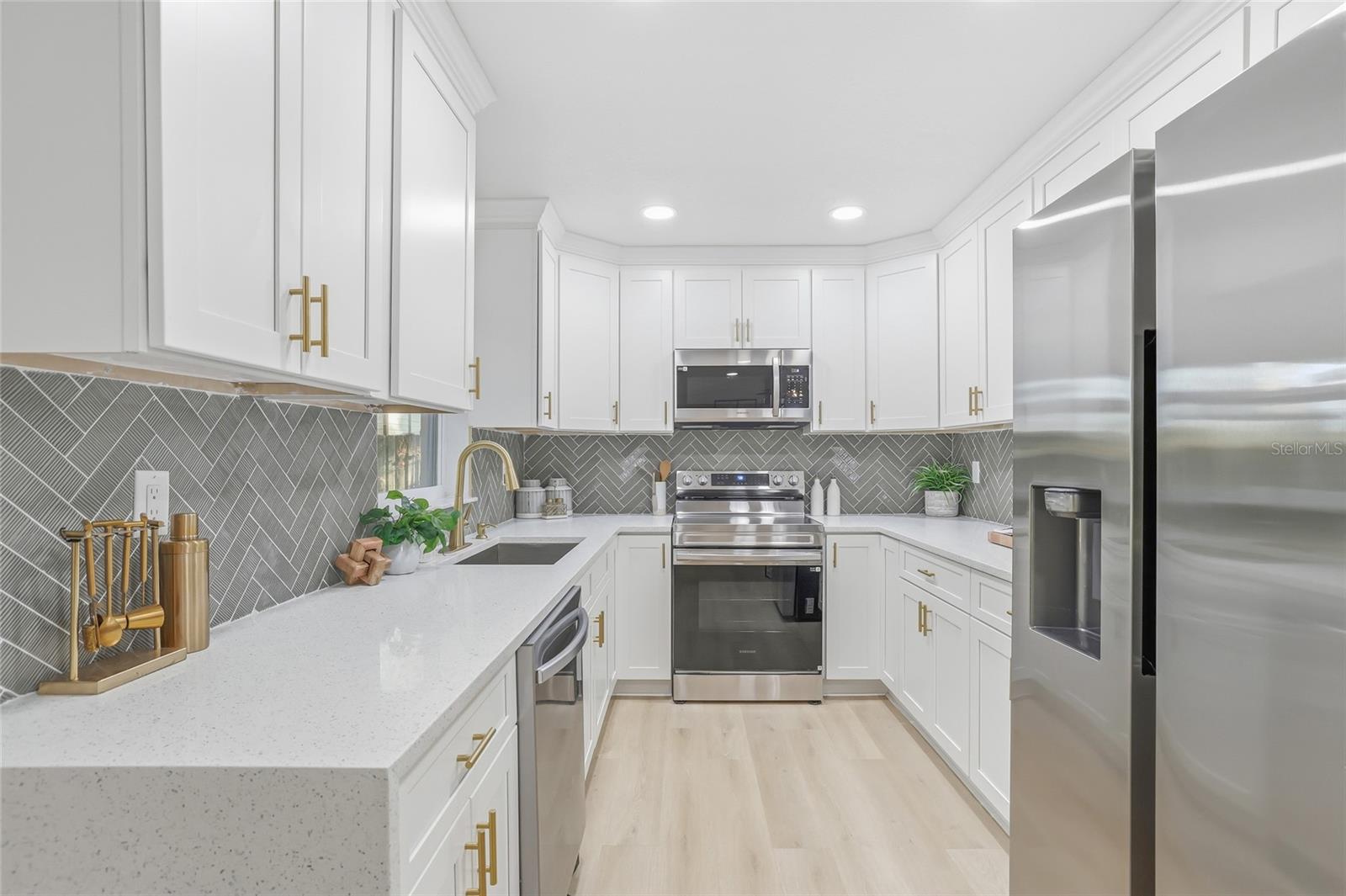 BONNIE GLYNN PH ONE-A - Residential