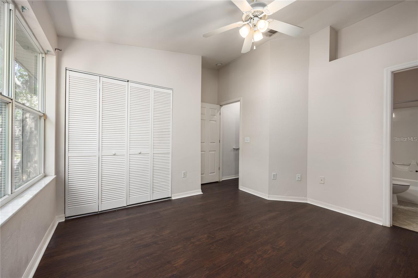 VICTORIA STATION - Residential