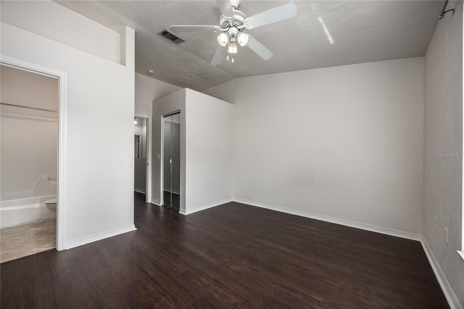 VICTORIA STATION - Residential