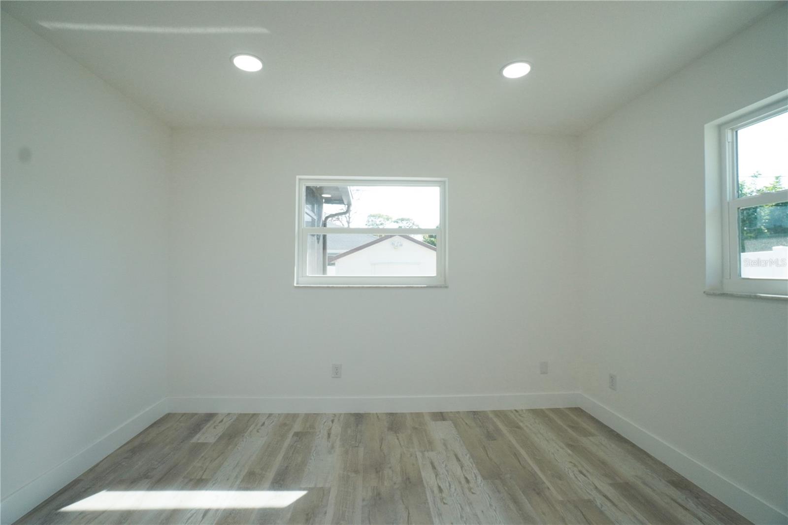 SOUTH VENICE - Residential