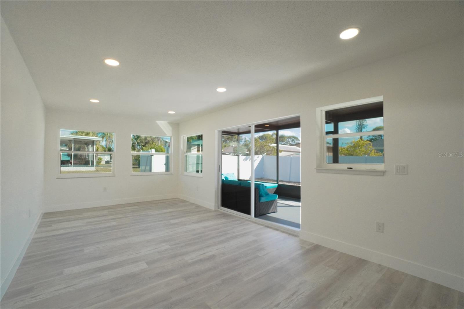 SOUTH VENICE - Residential