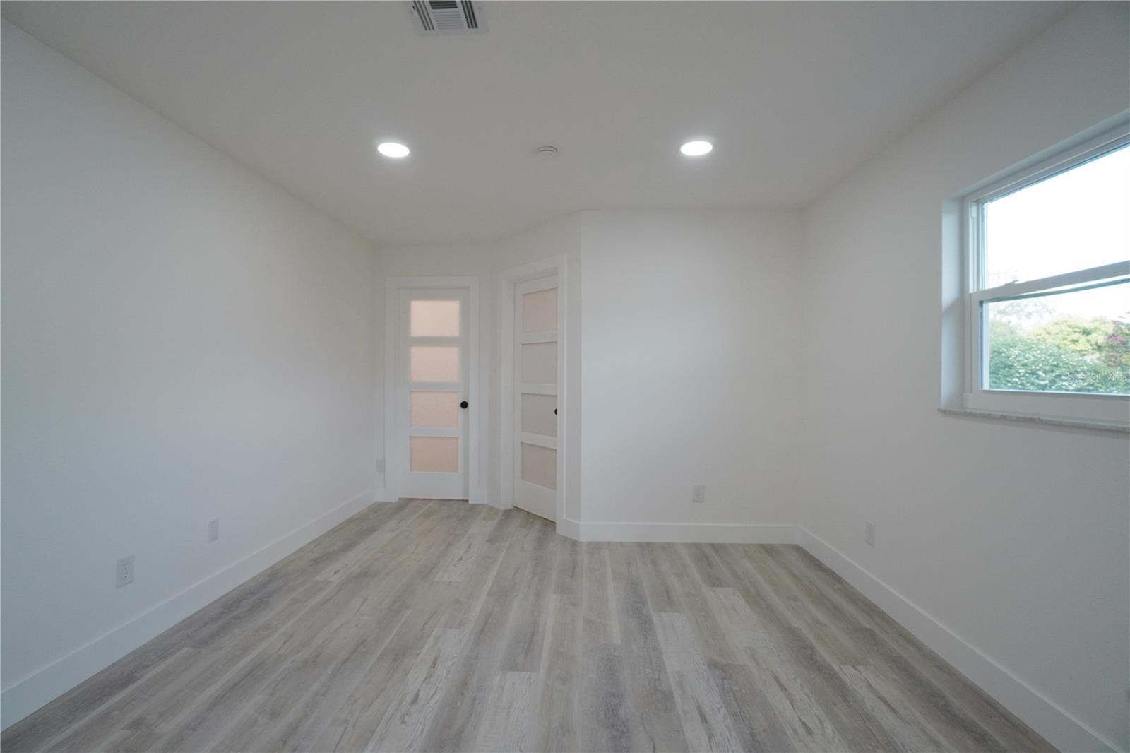 SOUTH VENICE - Residential