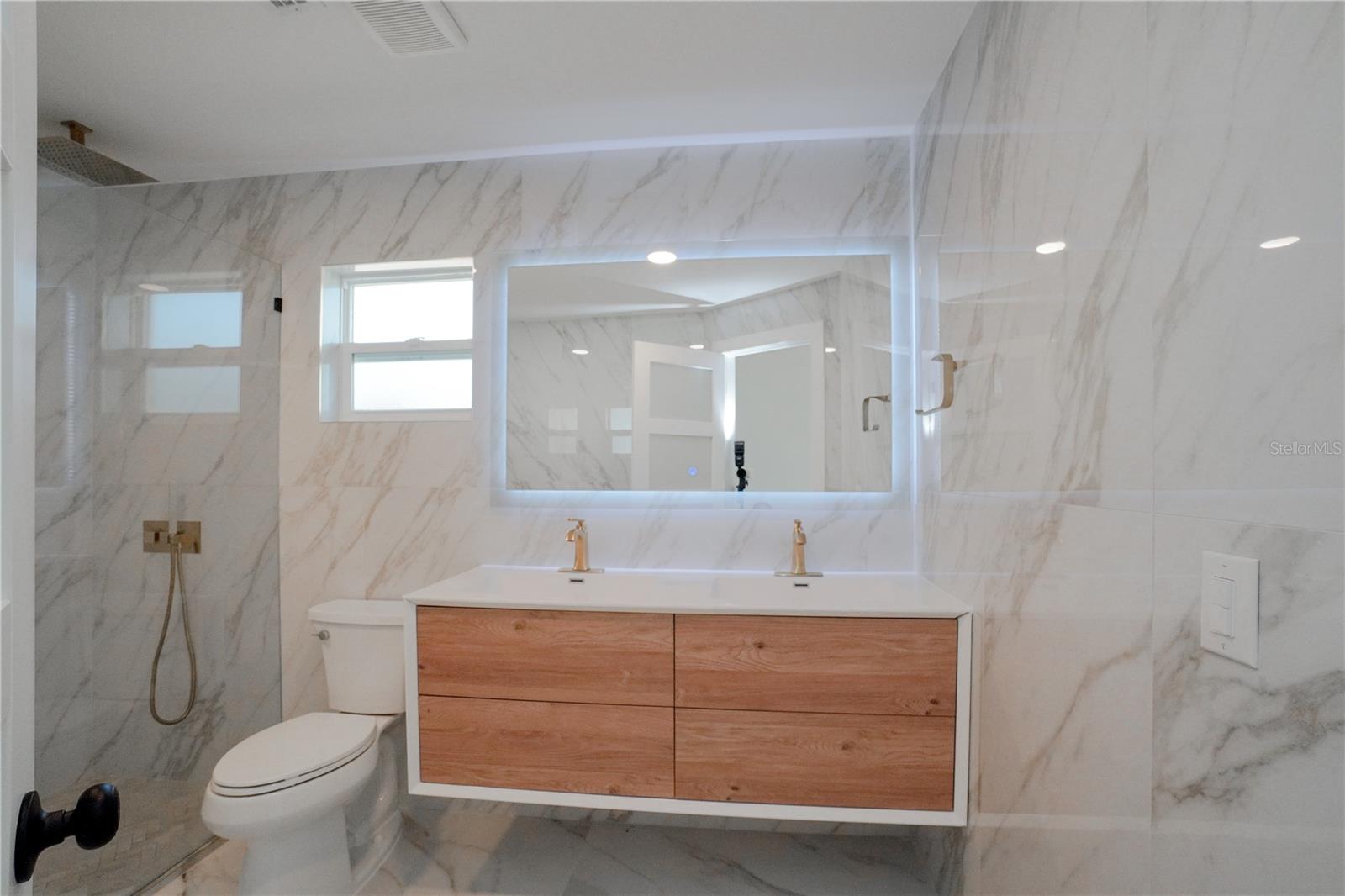 SOUTH VENICE - Residential