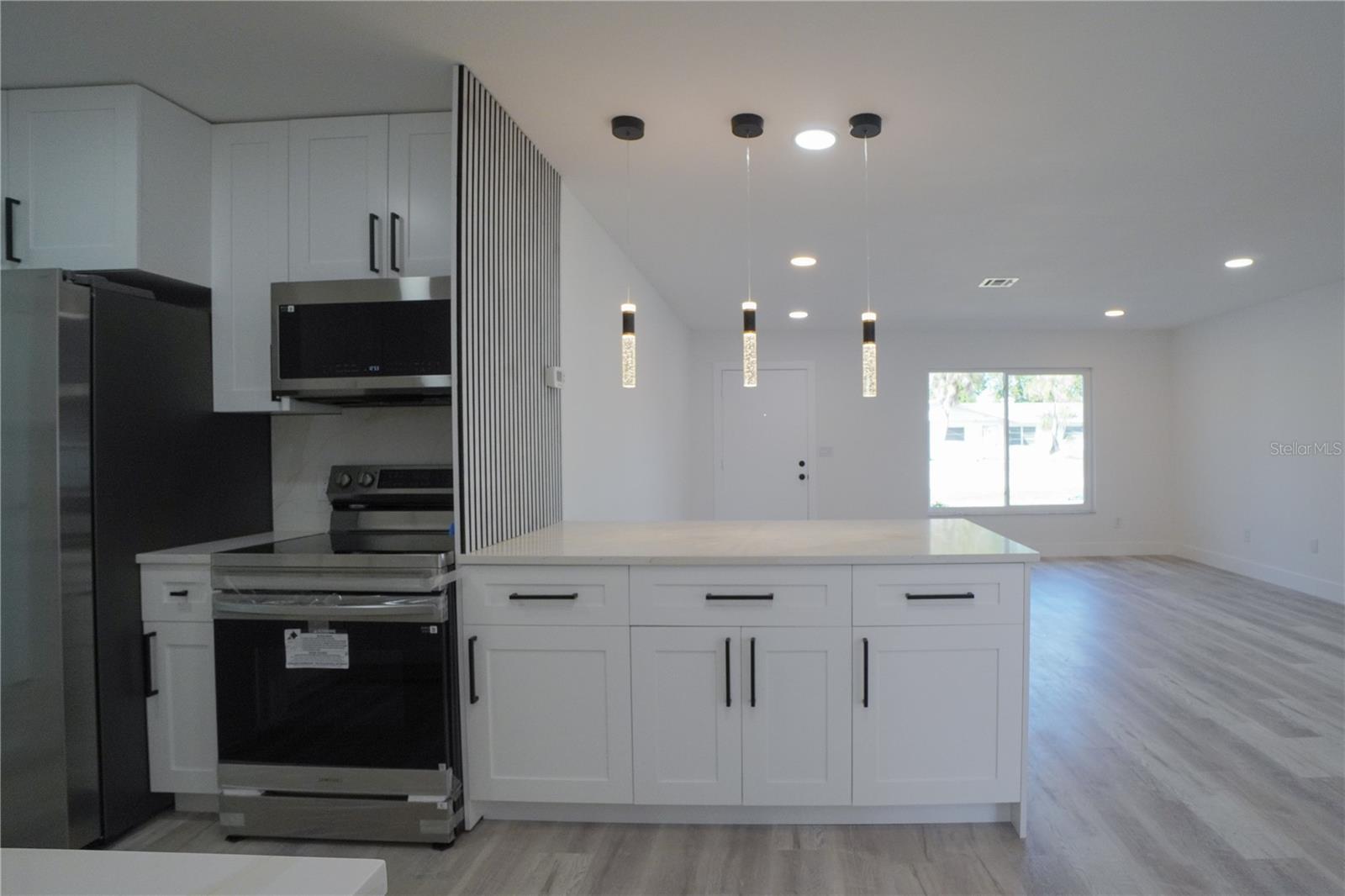 SOUTH VENICE - Residential