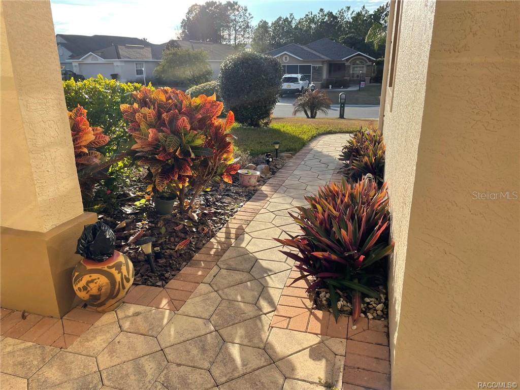 1802 W SHANELLE PATH