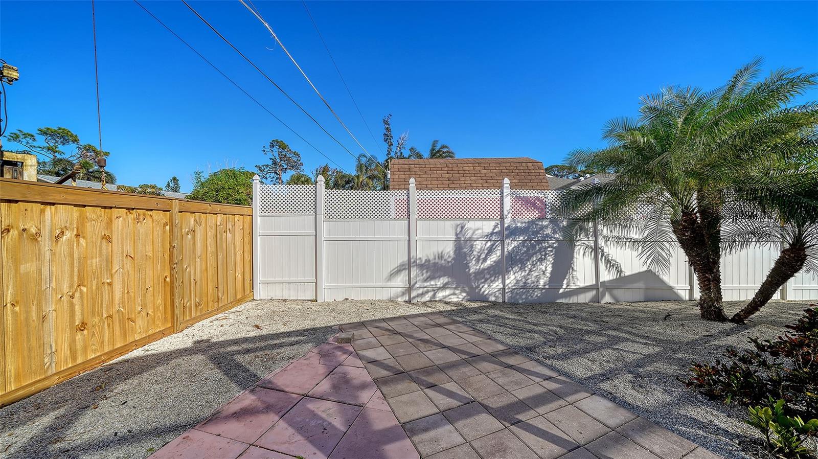 SOUTH VENICE - Residential