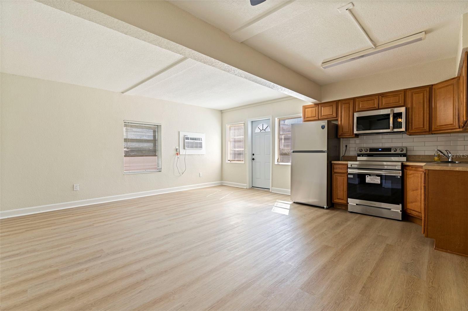 1035 MARTIN LUTHER KING JR.