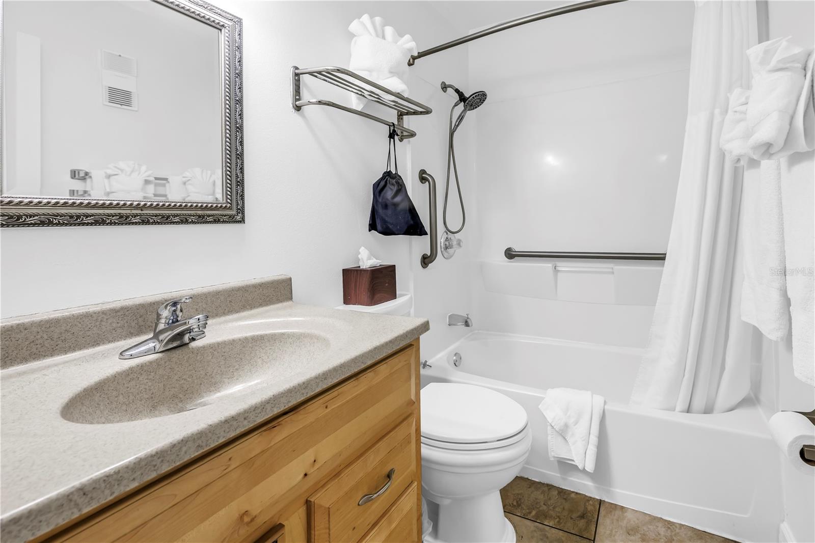 SAILPORT RESORT CONDO ON - Residential