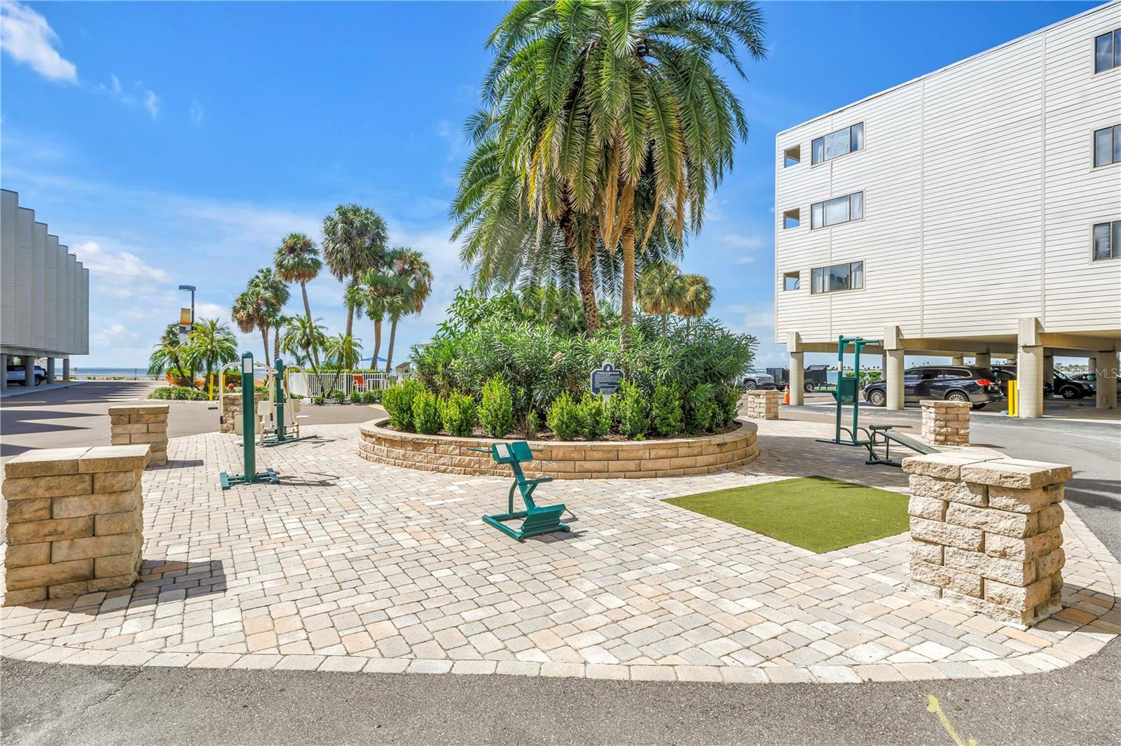 SAILPORT RESORT CONDO ON - Residential