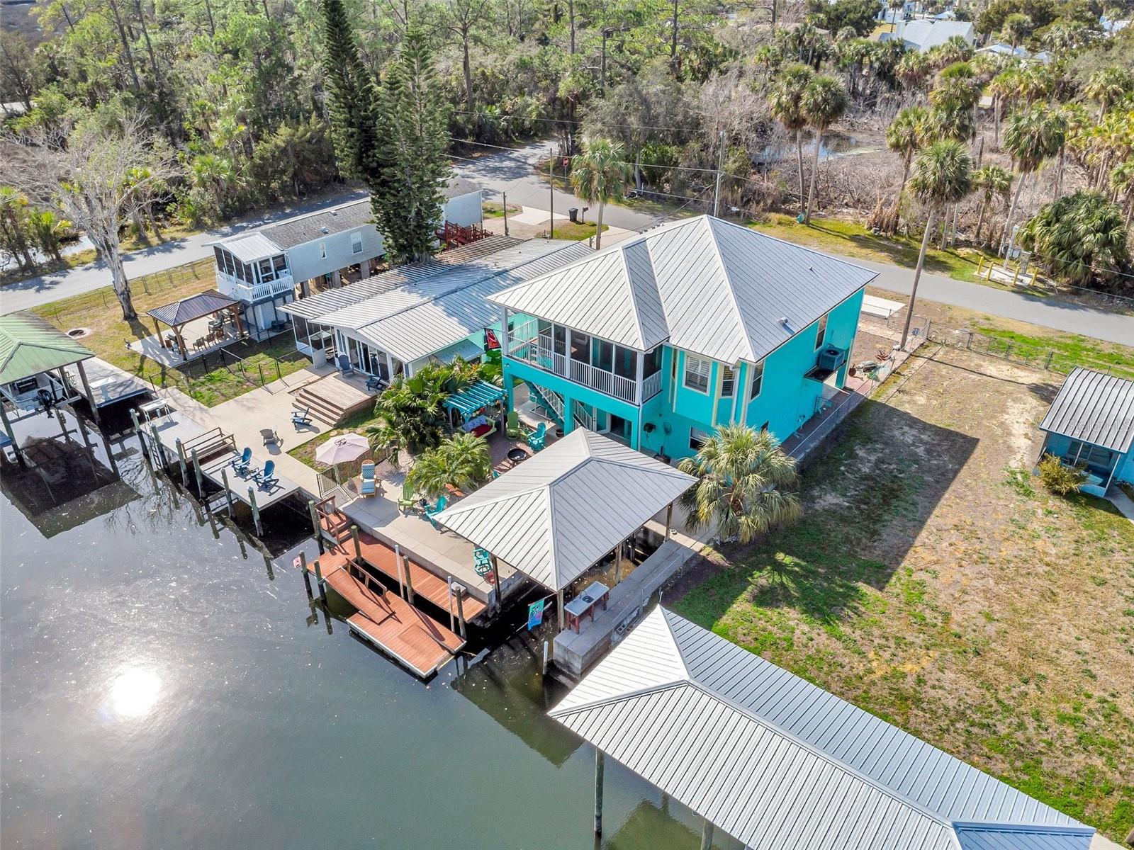 2571 N SENECA POINT