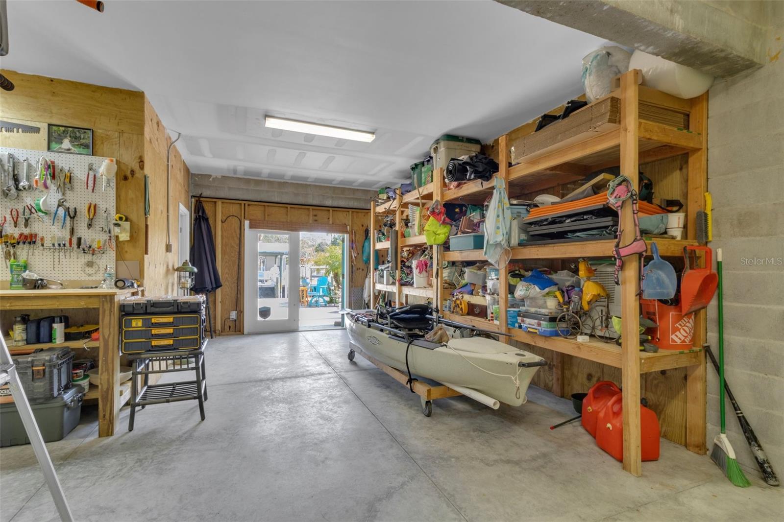 2571 N SENECA POINT