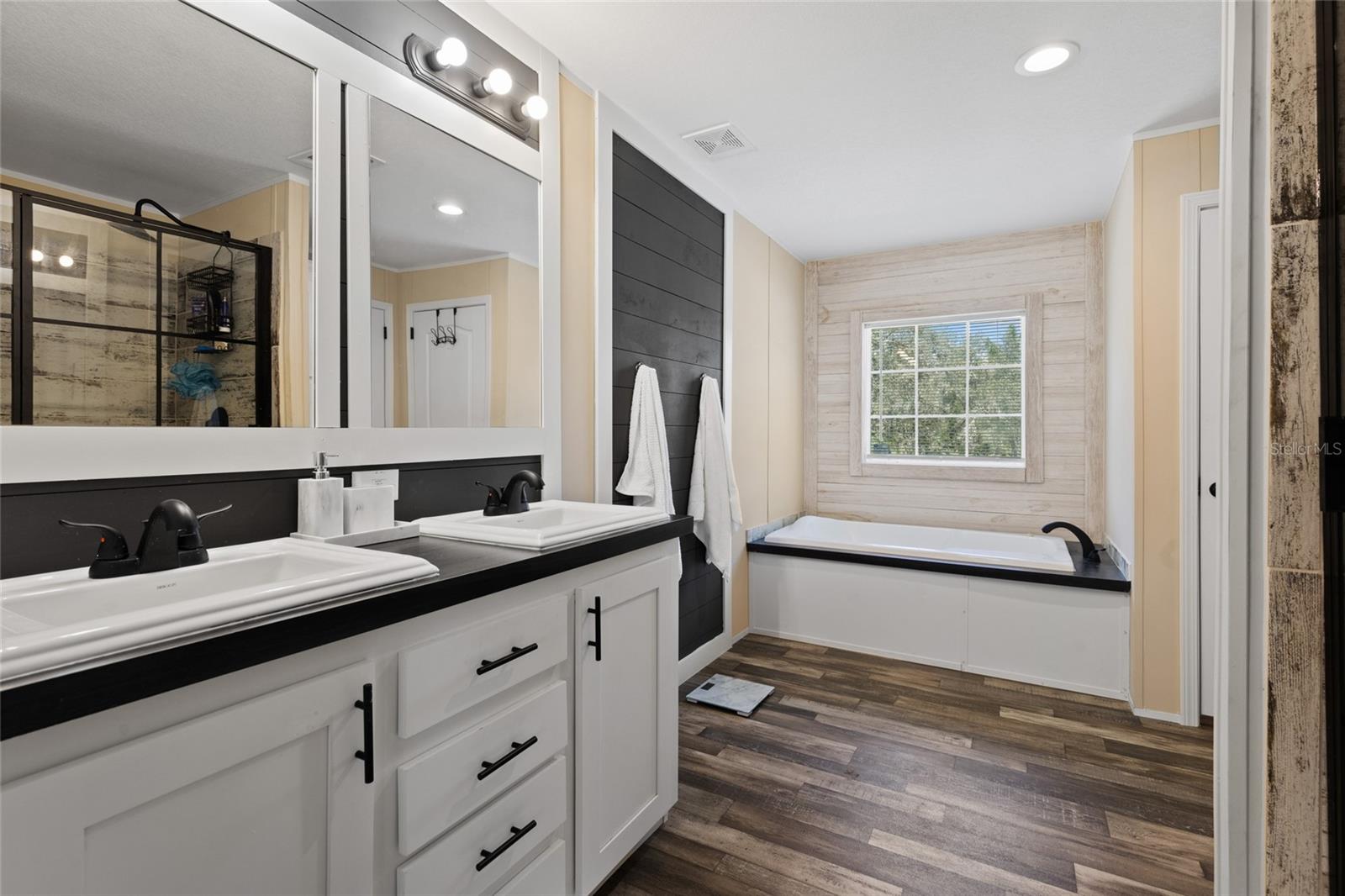 REPLAT WILLISTON HIGHLANDS UNIT 5 - Residential