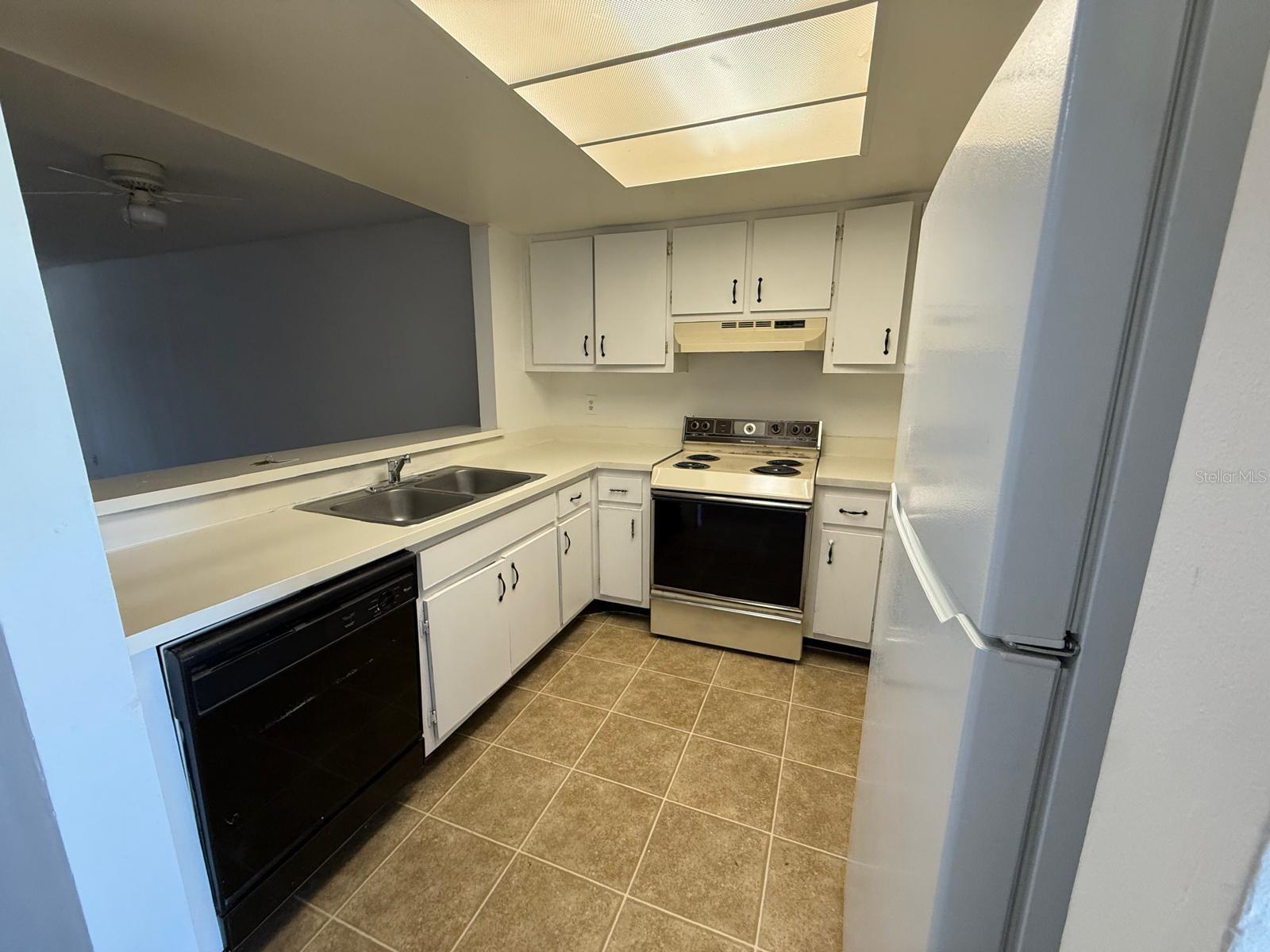 2937 REGENCY DRIVE R937