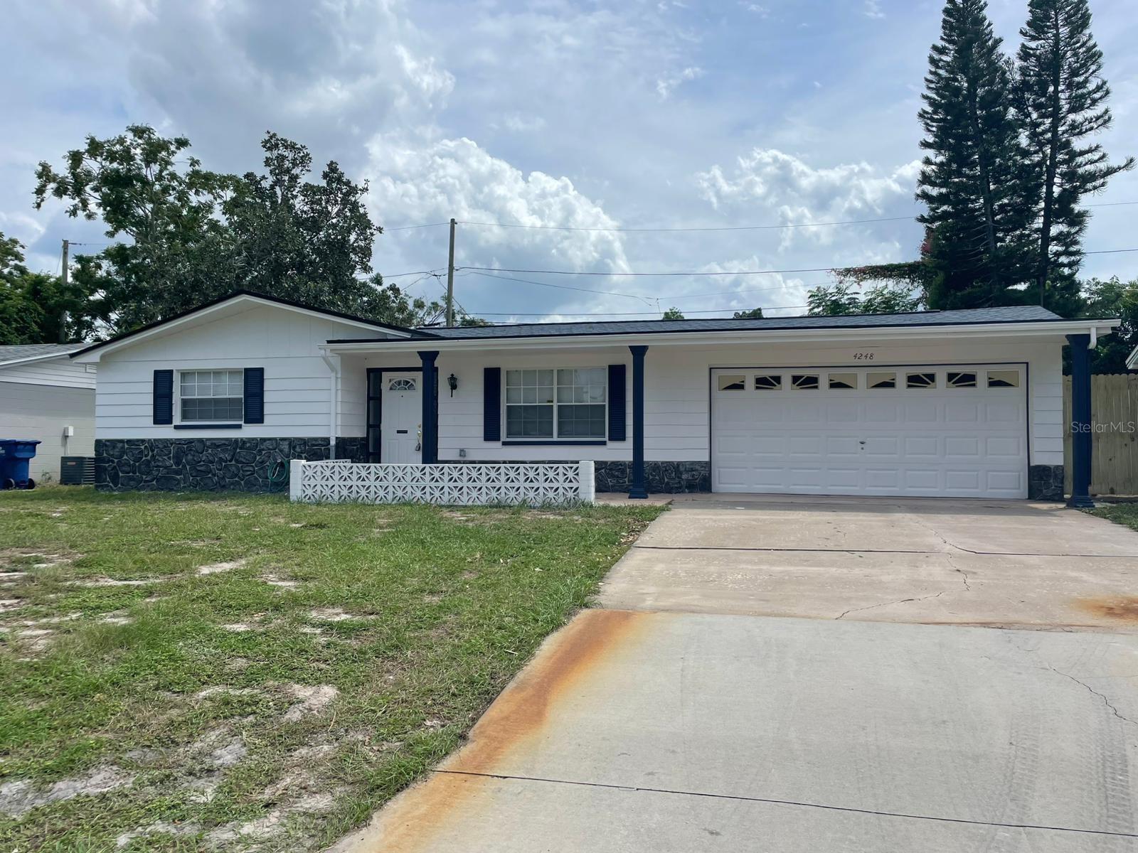 Beautiful fully update 2 bedroom 1.5 bathroom 2 car garage house located in a beautiful Holiday community very close to Tarpon Springs, New Port Richey and Port Richey. features new kitchen, porcelain tile floors through out, updated bathroom, Fresh paint in and out, a must see !!