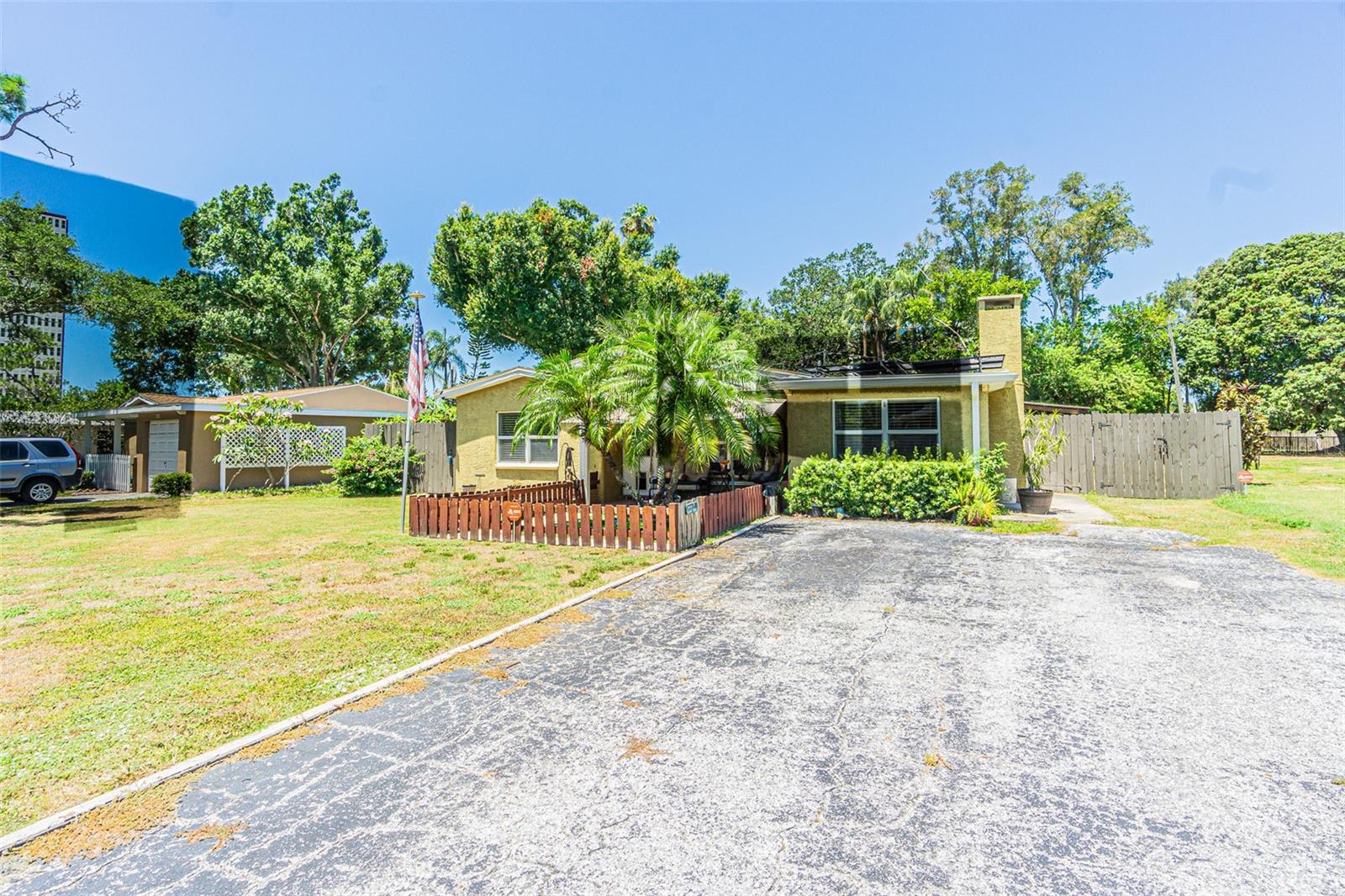721 OLEANDER WAY S - Photo 4