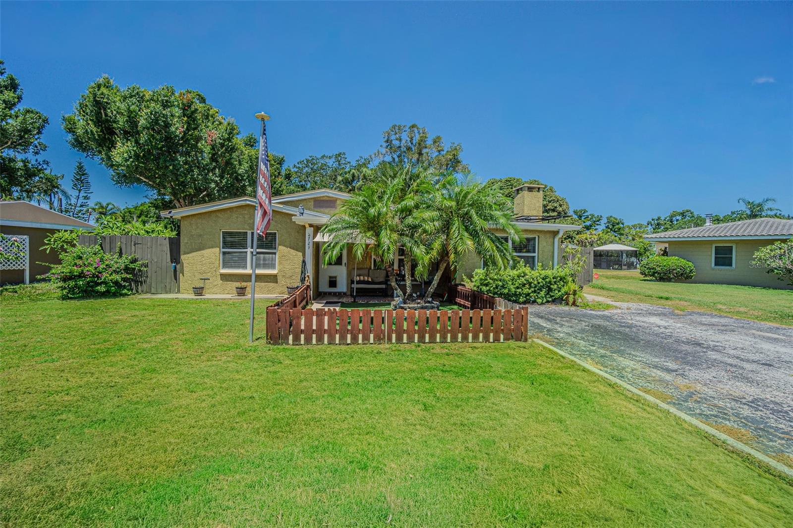 721 OLEANDER WAY S - Photo 3