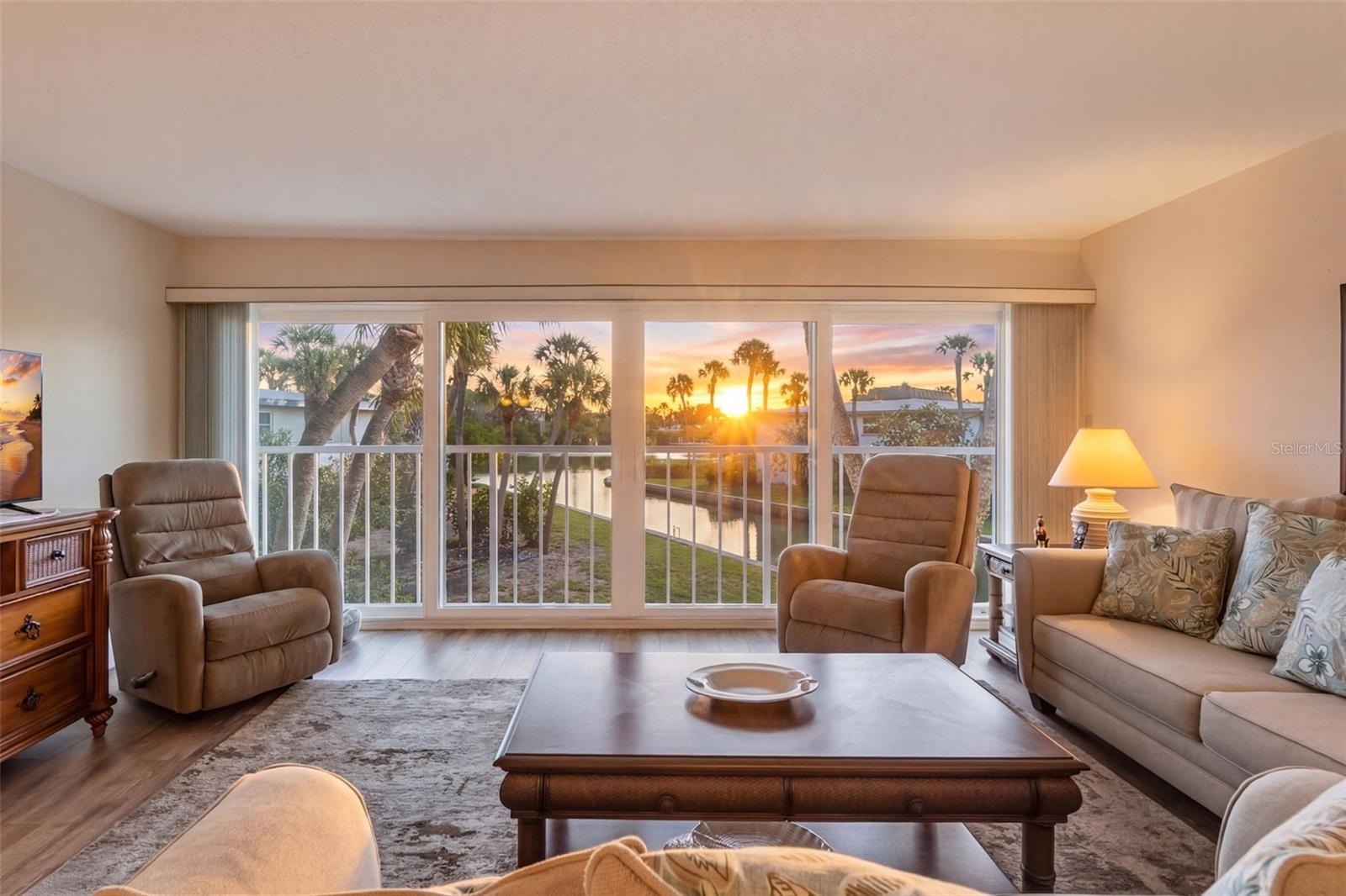 WHITNEY BEACH - Residential